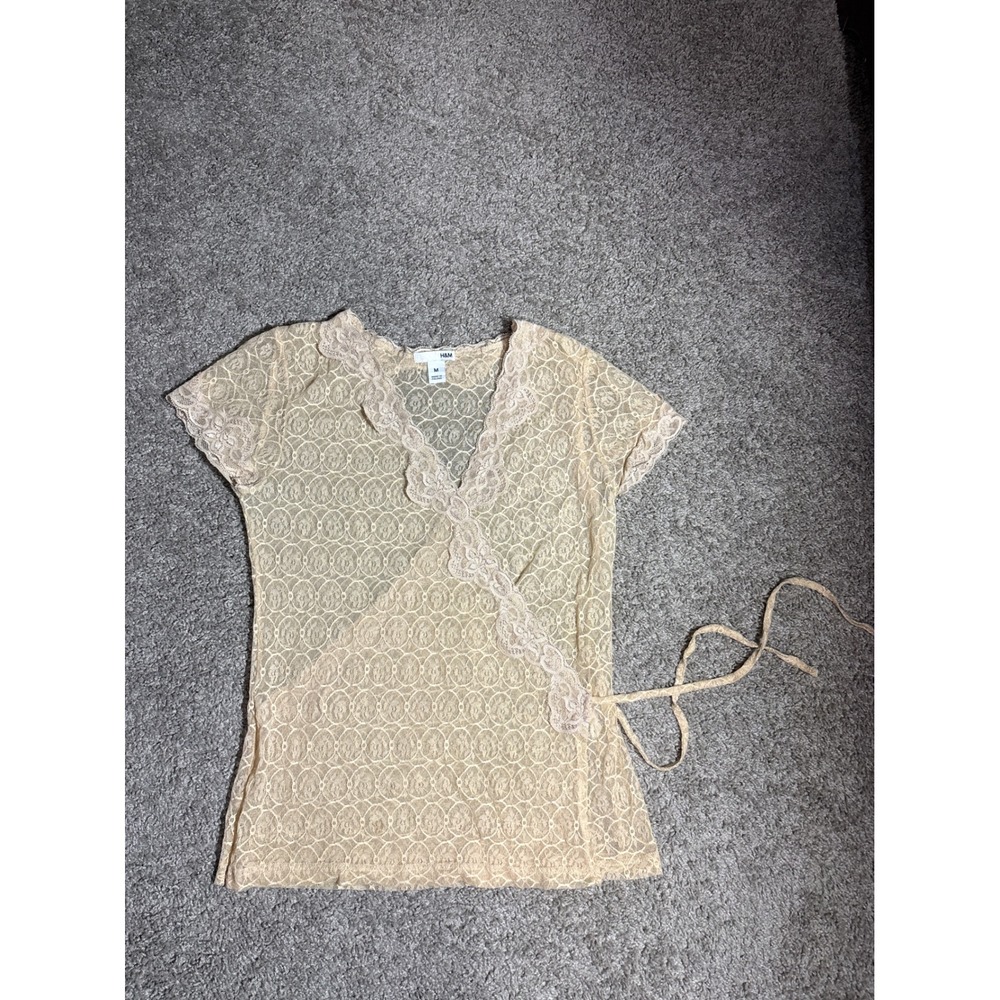 Y2K HM Beige Floral Sheer Lace Wrap Top Short Sleeve V-Neck Scalloped Trim Med